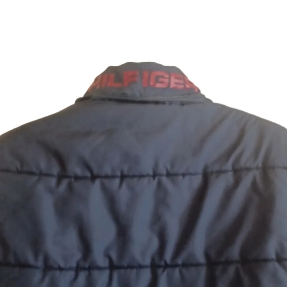 𝅺tommy Hilfiger navy blue jacket. Size 14/ 16 kids size. Warm  winter coat.